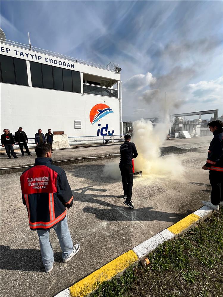 Yangın Eğitimlerine Bölüm Öğrencilerimizden Destek 
